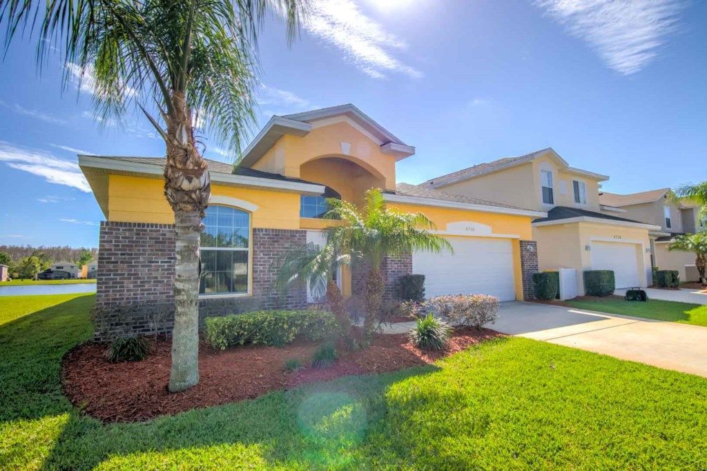 5 bedrooms property in Crystal Cave Poinciana Florida 1 1